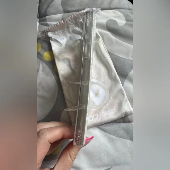 Loopy White Opal Shell iPhone 15 Pro Max phone case - Picture 4 of 4